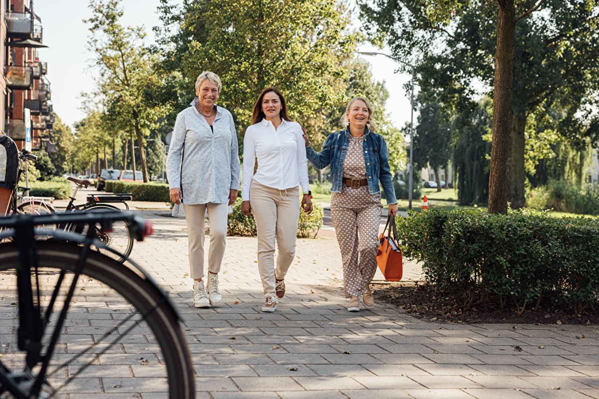 Het JGZ-team arriveert op school voor een gezondheidsonderzoek