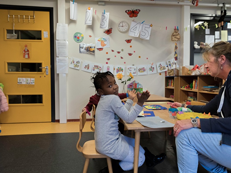 Asielzoekerskinderen gaan naar school © Inge van Mill