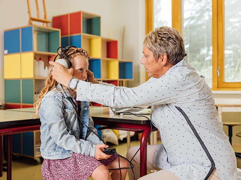 Assistente 4+ aan het werk